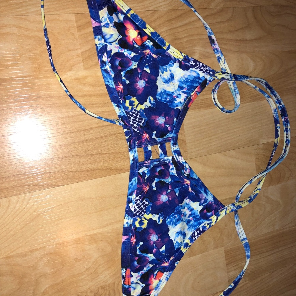 JOLYN BLOOMING SIZE SMALL TOMCAT TOP